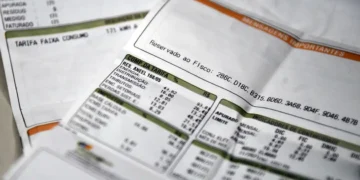 Aneel mantém bandeira para vermelha 1 na conta de luz em novembro