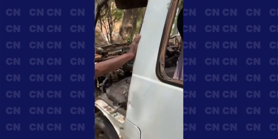 Seabra: van perde freios e motorista fica ferido em acidente próximo ao centro da cidade