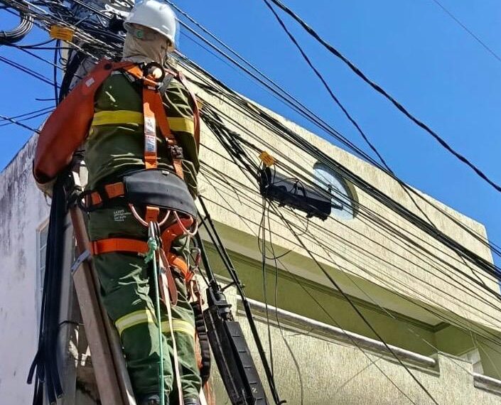 Operação ‘Gatonet’ remove toneladas de cabos irregulares na Chapada Diamantina