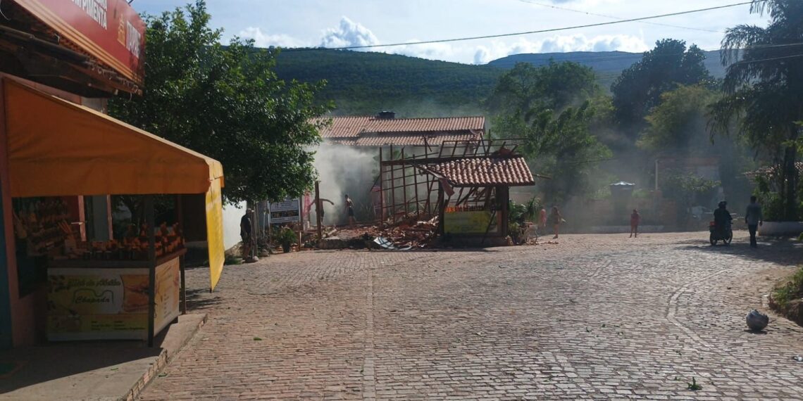 Caminhão invade imóvel e deixa quatro mortos na zona rural de Palmeiras, entenda o que se sabe até o momento