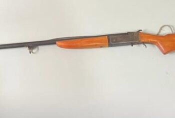 Polícia apreende espingarda após denúncia de caça ilegal