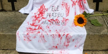 Mulheres vão às ruas em todo país para protestar contra o feminicídio