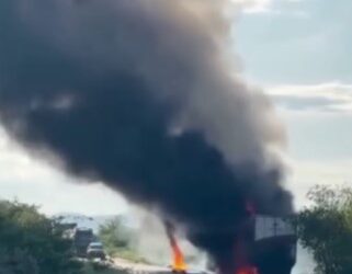 Incêndio em carreta causa lentidão e bloqueio parcial na BR-242, em Itaberaba