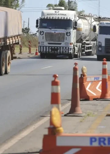 PRF: quase 44% das mortes nas estradas envolvem veículos de carga