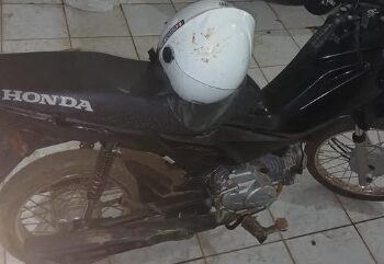 Polícia recupera motocicleta com restrição de furto/roubo em Souto Soares
