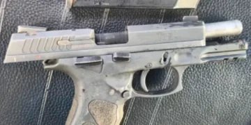 PM recupera moto roubada e apreende arma após tiroteio em Morro do Chapéu