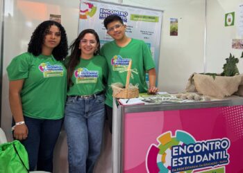 Estudantes de Barra da Estiva criam inseticida que combate pragas em lavoura à base de mamona