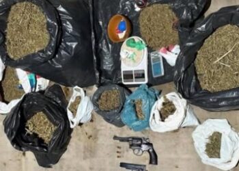 Em Seabra, polícia prende dois e quase 15 kg de drogas e arma são apreendidos