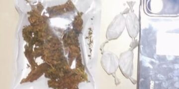 Suspeito é conduzido após apreensão de drogas em Souto Soares