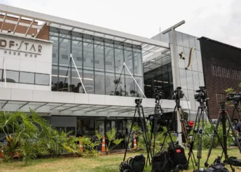 Entidades pedem proteção a jornalistas que cobrem doença de Bolsonaro