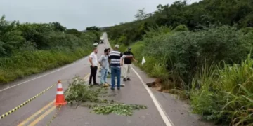 Erosão compromete trecho da BA-142 entre Ituaçu e Barra da Estiva