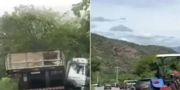 Carreta tomba na Serra das Almas e interdita a BA-148 nos dois sentidos