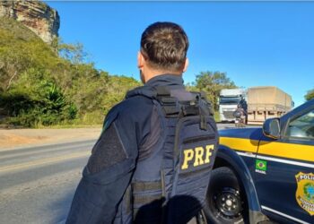 PRF resgata mulher na BR-242 em Seabra e encaminha para atendimento hospitalar