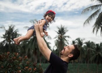 Lei sancionada amplia licença-paternidade para até 20 dias no Brasil