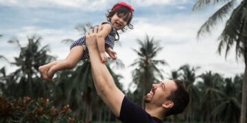 Lei sancionada amplia licença-paternidade para até 20 dias no Brasil