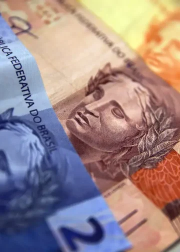 Aposentados e pensionistas do INSS começaram a receber 13º nesta sexta; veja calendário