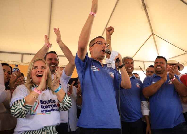 Obras são autorizadas e equipamentos entregues em Iraquara e Souto Soares