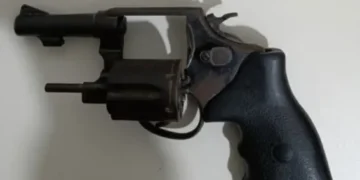 Lençóis: ação policial resulta em apreensão de revólver e prisão de suspeito em Tanquinho