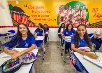 Bahia: educação registra queda histórica na evasão escolar e reprovação, aponta Censo 2025