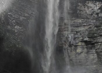 Acidente em trilha na Cachoeira Encantada mobiliza resgate integrado em Itaetê