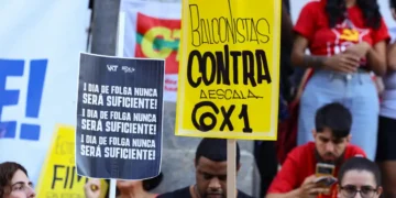 Senado aprova PEC que acaba com a escala 6×1