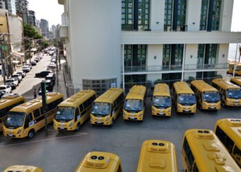 Novos ônibus escolares rurais chegam a municípios da Chapada
