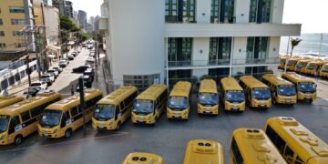 Novos ônibus escolares rurais chegam a municípios da Chapada