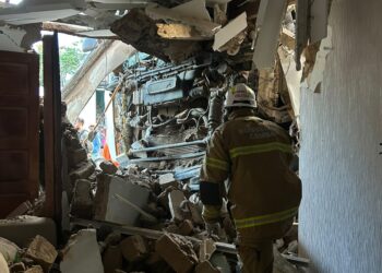 Caminhão sem controle atinge duas residências em Itaberaba