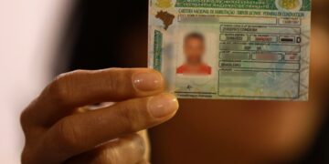 Inscrições abertas para 20 mil vagas da carteira de habilitação gratuita na Bahia pelo programa CNH da Gente