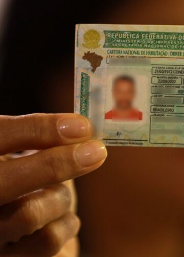 Inscrições abertas para 20 mil vagas da carteira de habilitação gratuita na Bahia pelo programa CNH da Gente