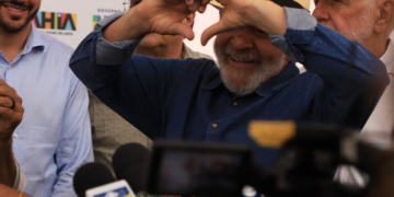 Presidente Lula irá disputar segundo turno com Flávio Bolsonaro