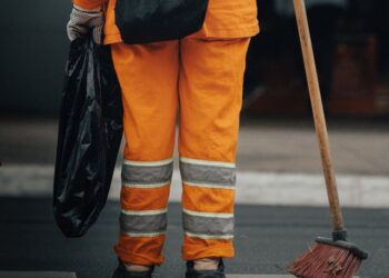 TCM-BA notifica prefeito de Rio de Contas após reajuste de 25% em contrato de limpeza urbana